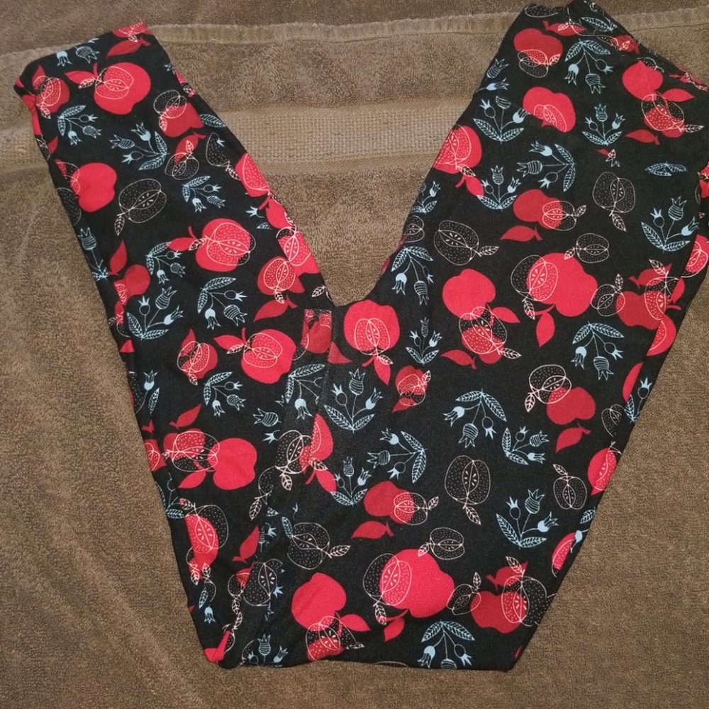 LulaRoe Apple Leggings